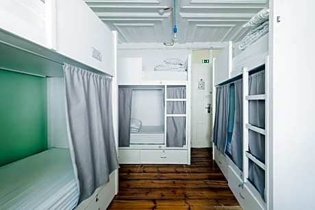 Bed in 6-Bed Mixed Dormitory Room