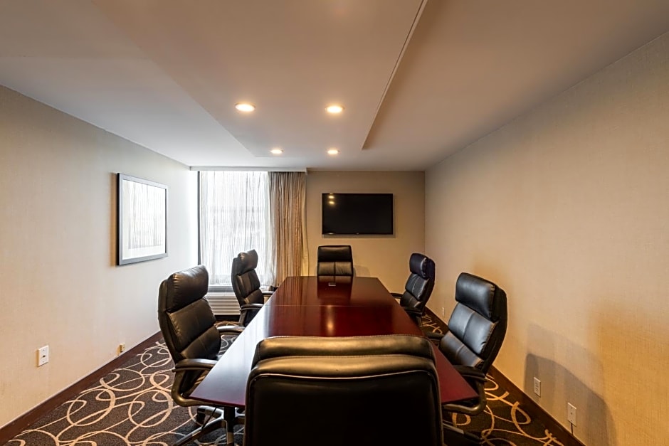 Crowne Plaza Newark Airport By IHG