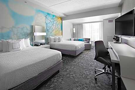Larger Guest room, 2 Queen, Sofa bed