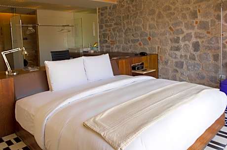 Corner Suite