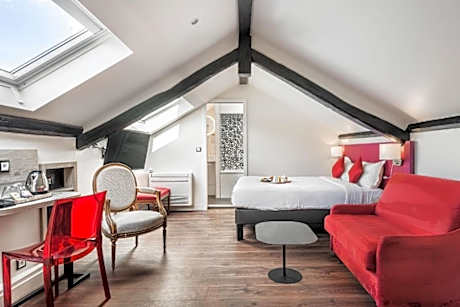 Suite Family Room