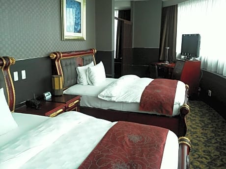 Deluxe Twin Suite