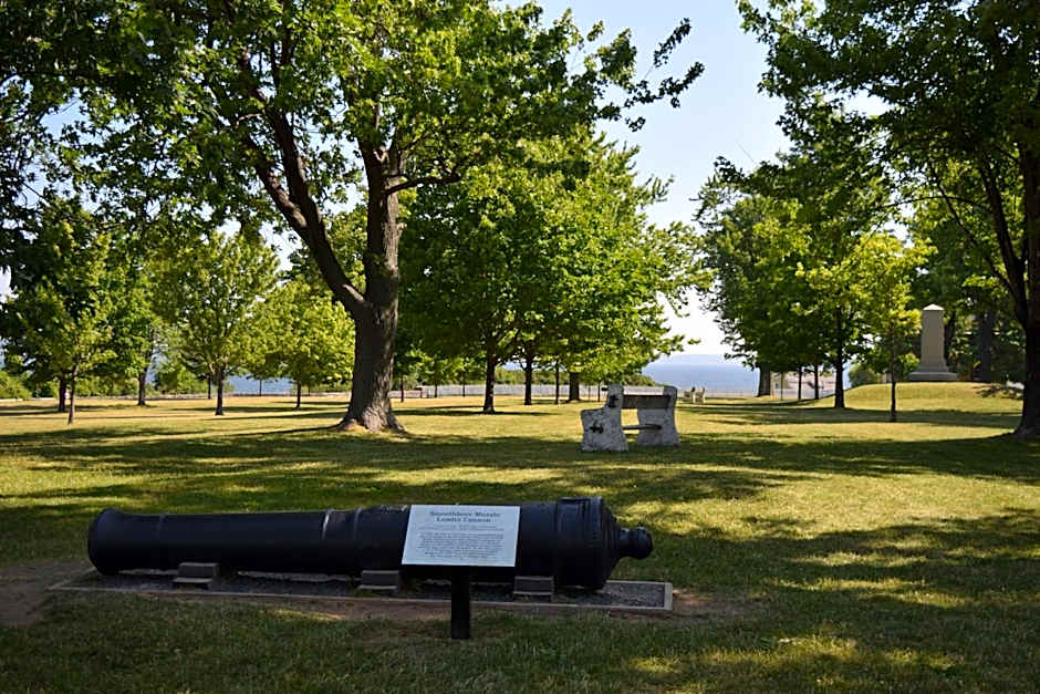 Holiday Inn Express Hotel & Suites Watertown - Thousand Islands By IHG