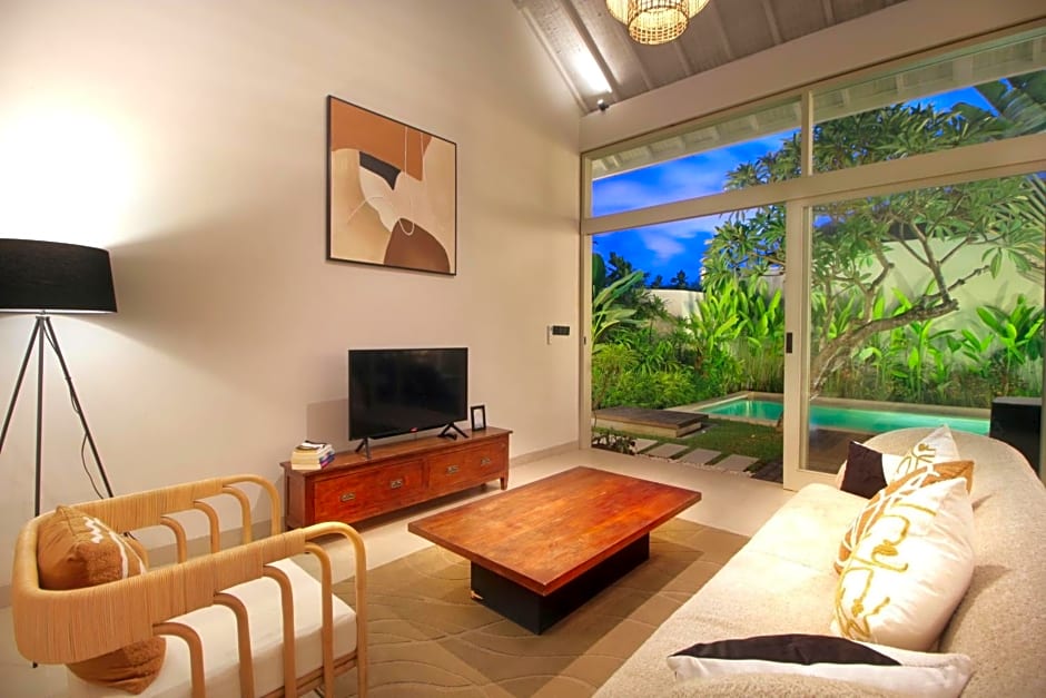 Echo Beach Villa and Apartment
