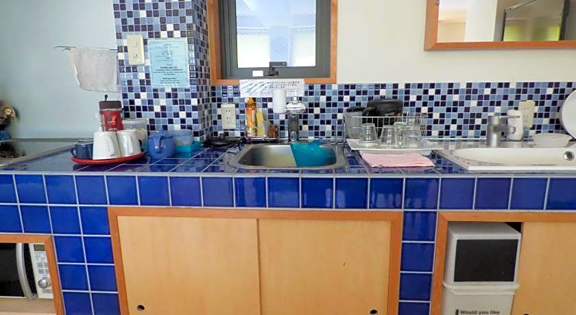 Guesthouse Hyakumanben Cross