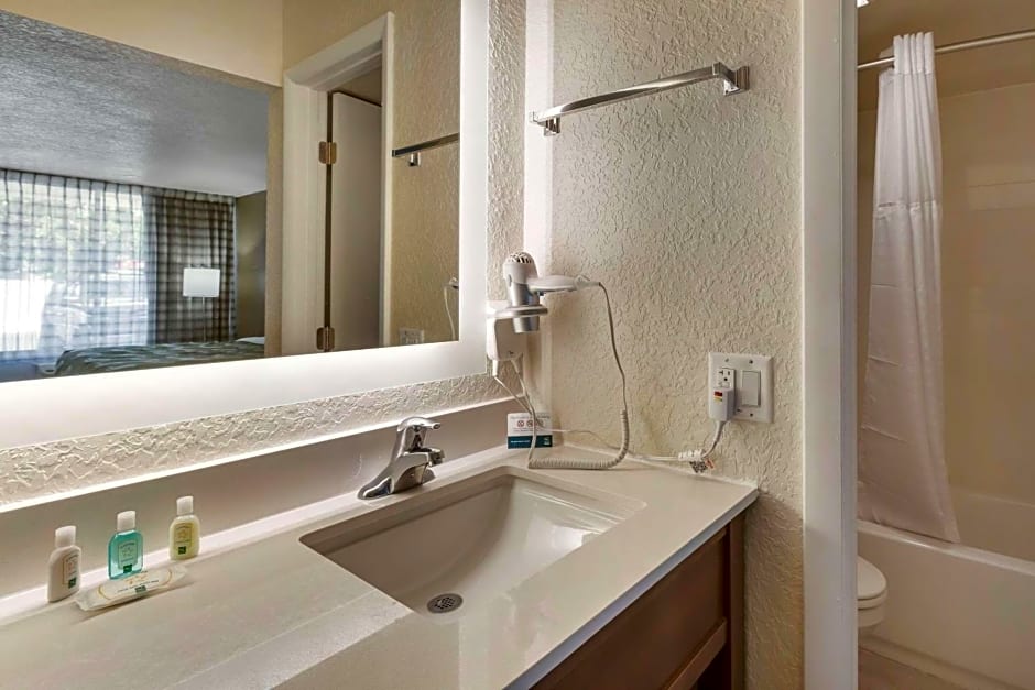 Quality Inn Saint Petersburg North-Tampa Bay