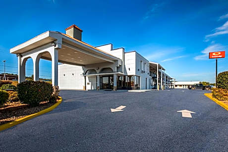 Econo Lodge White Pine Morristown I-81 & I-40 Split