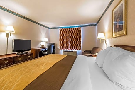 1 King Bed, Nonsmoking