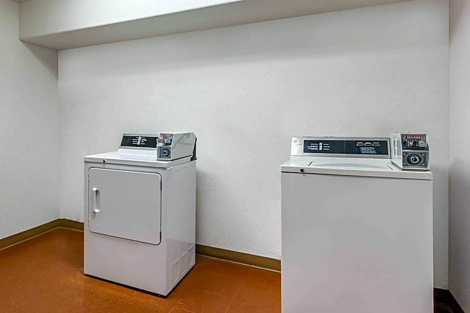 Super 8 by Wyndham Pincher Creek AB