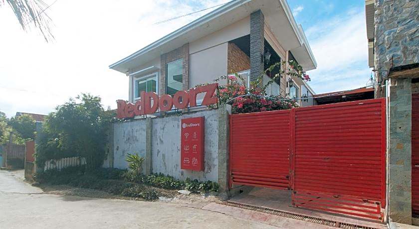 RedDoorz Hostel @ St. Paul Village LapuLapu