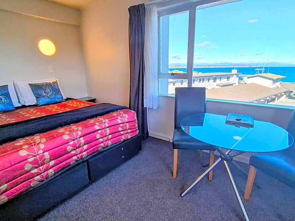 Absolute Lake View Motel