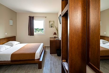 Single room (1 Adult)