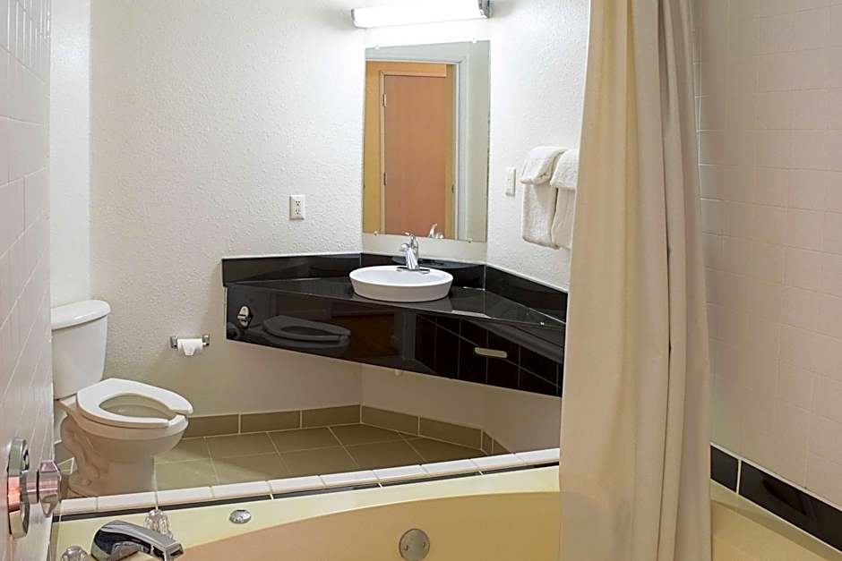 Motel 6-Seymour, IN - North