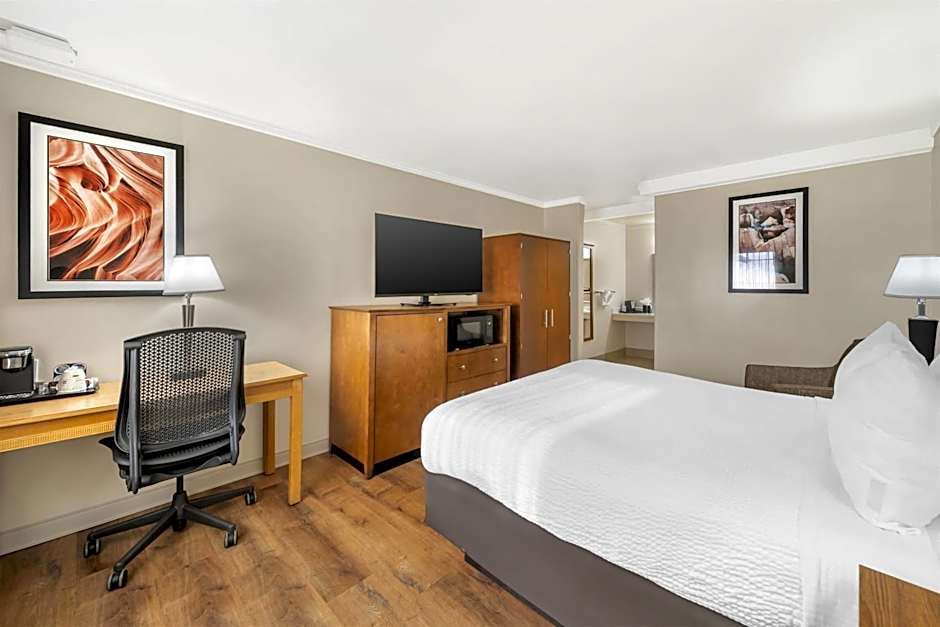 Best Western Plus Northwoods Inn