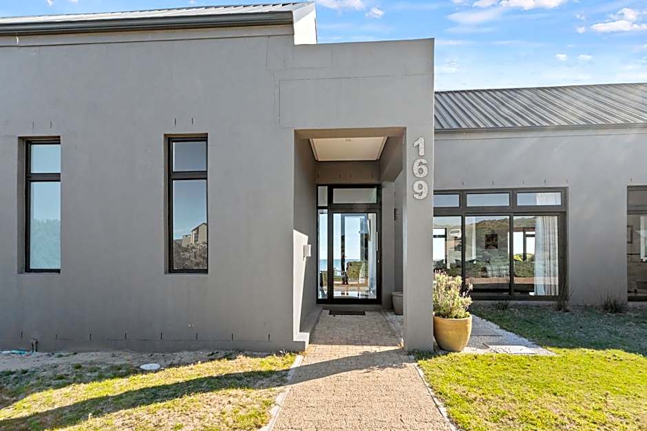 Romansbaai Moksha on the Sea