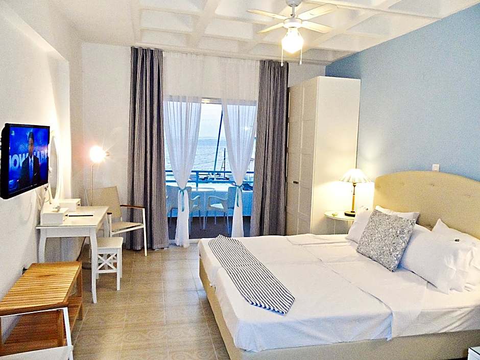 Seafront Studios and Apartments