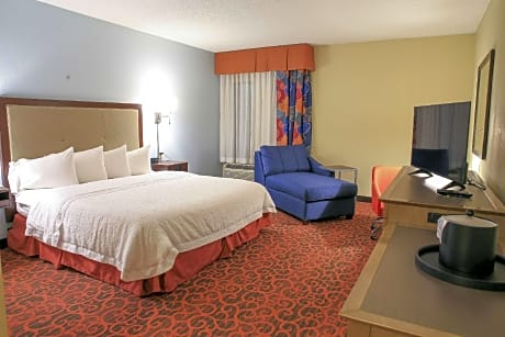 1 King Mobility/hearing Acc Ri Shower Nosmok Vis Firealrm/door/phn Alrt/hdtv Microwv/fridge/free Wi-