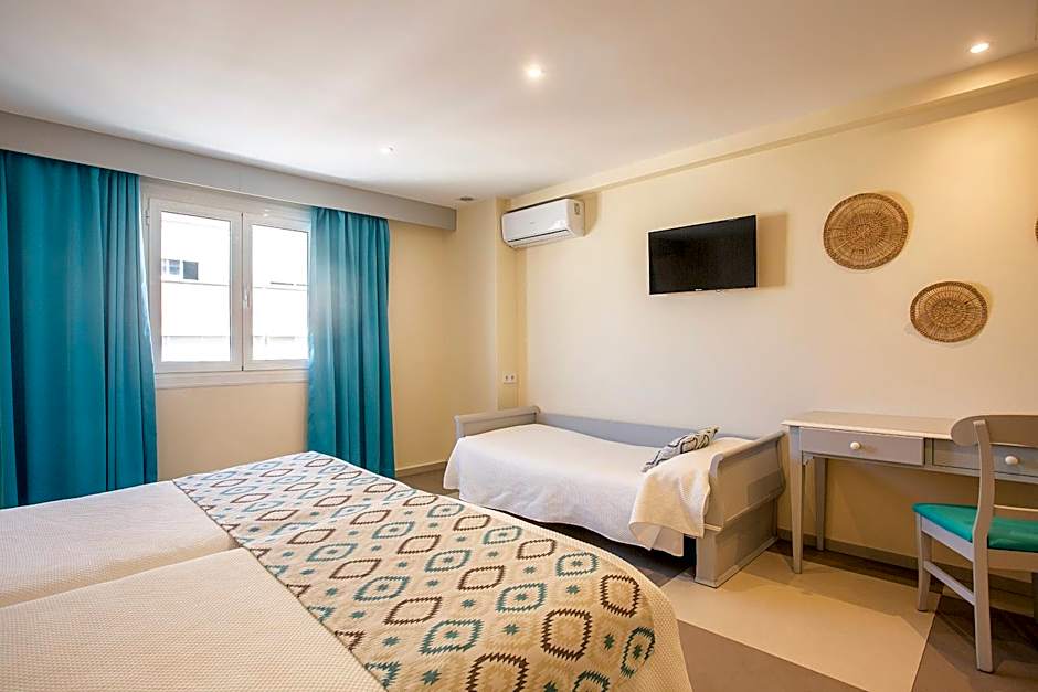 Photo 1 of 6 of Triple Room