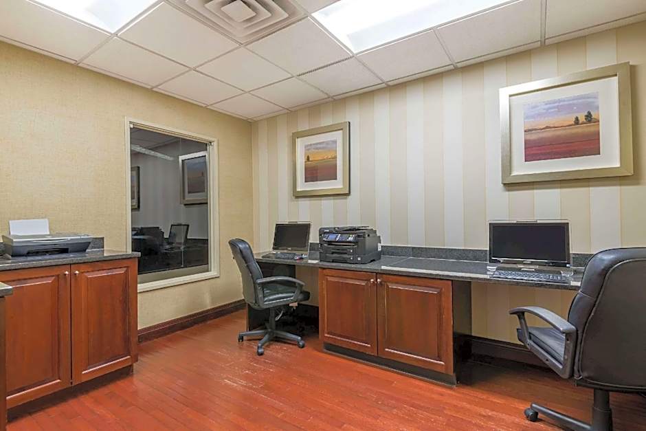 Ramada Plaza by Wyndham Cincinnati Sharonville