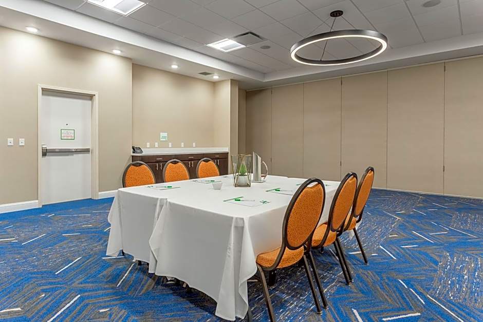 Holiday Inn Hotel and Suites Jefferson City By IHG