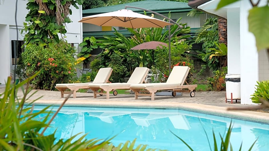 Red Knight Gardens Apartelle