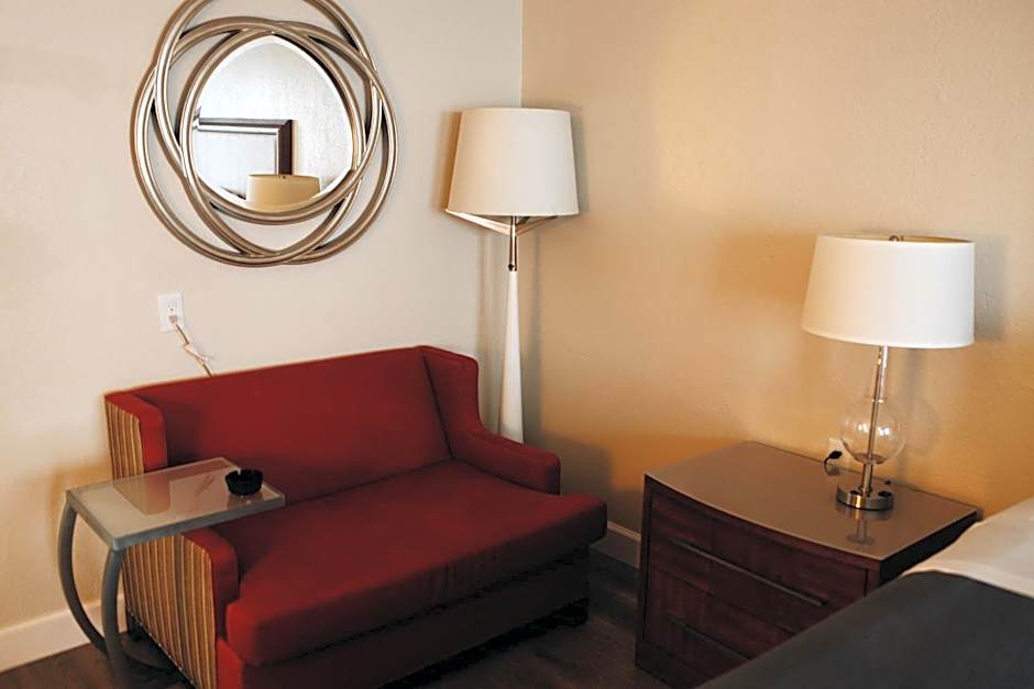 All Seasons Inn & Suites