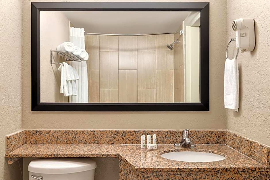 AmericInn by Wyndham Grand Rapids Airport North