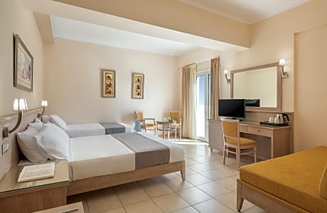 FAMILY ROOM OPEN PLAN