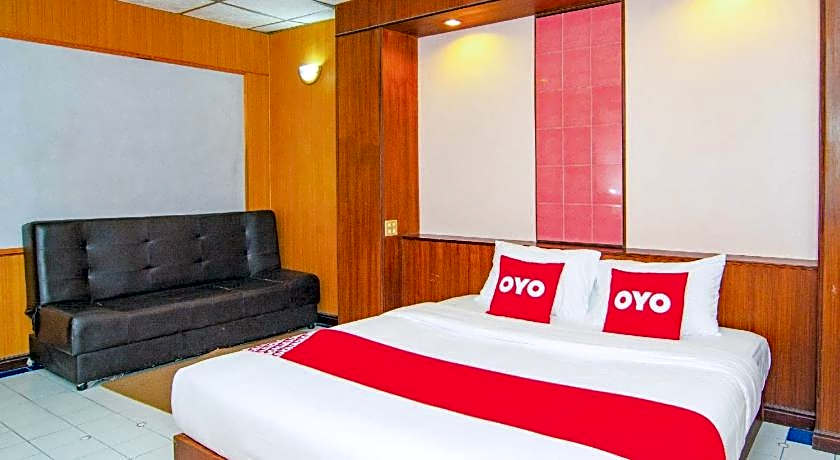 OYO 534 Phasuk Hotel