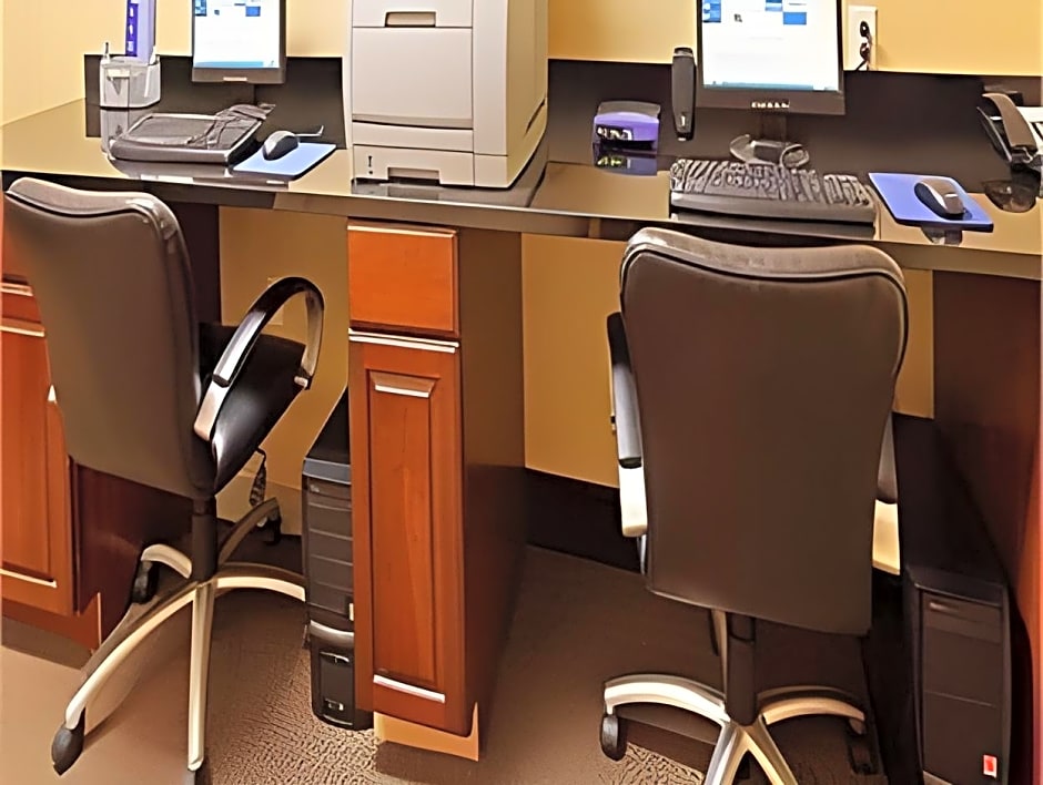 Holiday Inn Express Hotel & Suites Clarksville By IHG