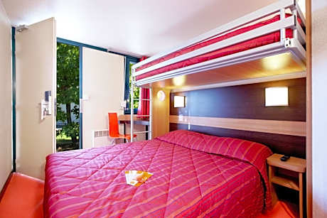Triple Room (1 Double Bed + 1 Single Bed)