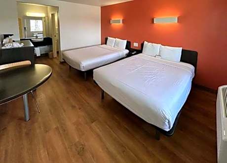 Deluxe Quadruple Room - Non-Smoking
