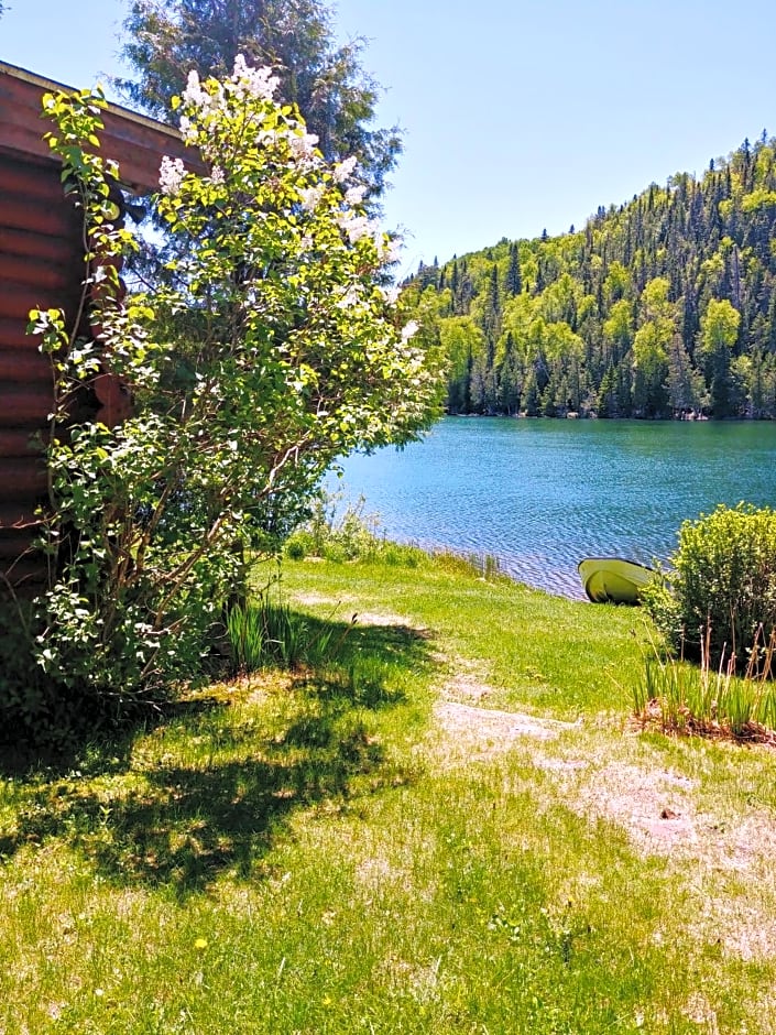 Kan-a-Mouche Pourvoirie Auberge et Chalets