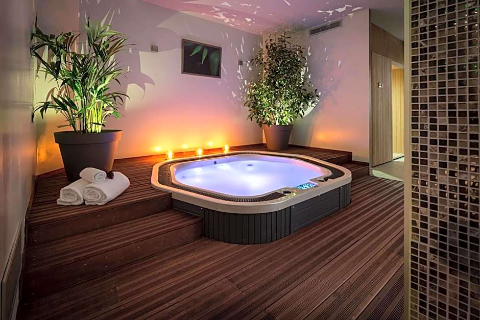 Photo 1 of 50 of Hôtel Le Rive Droite & SPA
