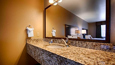 Suite-2 King Beds, Mobility Accessible, Bathtub, 2 Rooms, Wi-Fi, Non-Smoking, Continental Breakfast