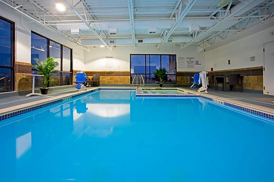 Holiday Inn Express Hotel & Suites Littleton By IHG