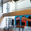 Loft In The Heart Of Americana, Have An Artsy Stay