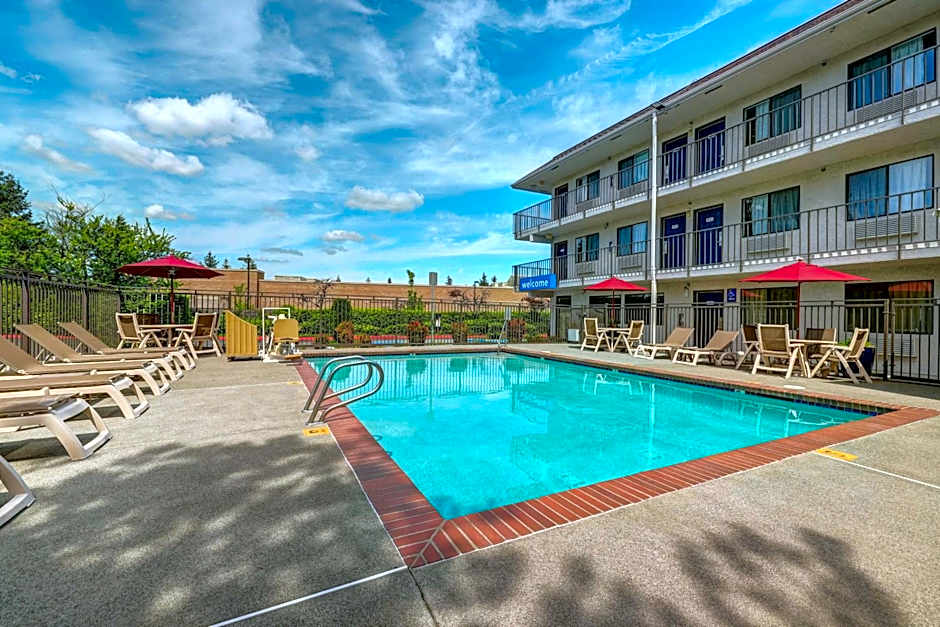 Motel 6-Kirkland, WA - North Kirkland