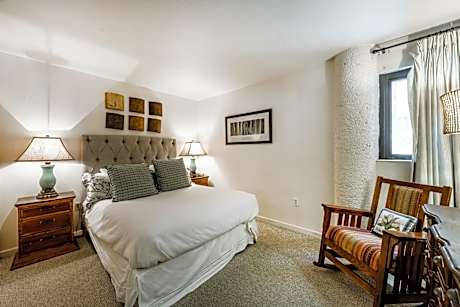 Two-Bedroom Deluxe Apartment