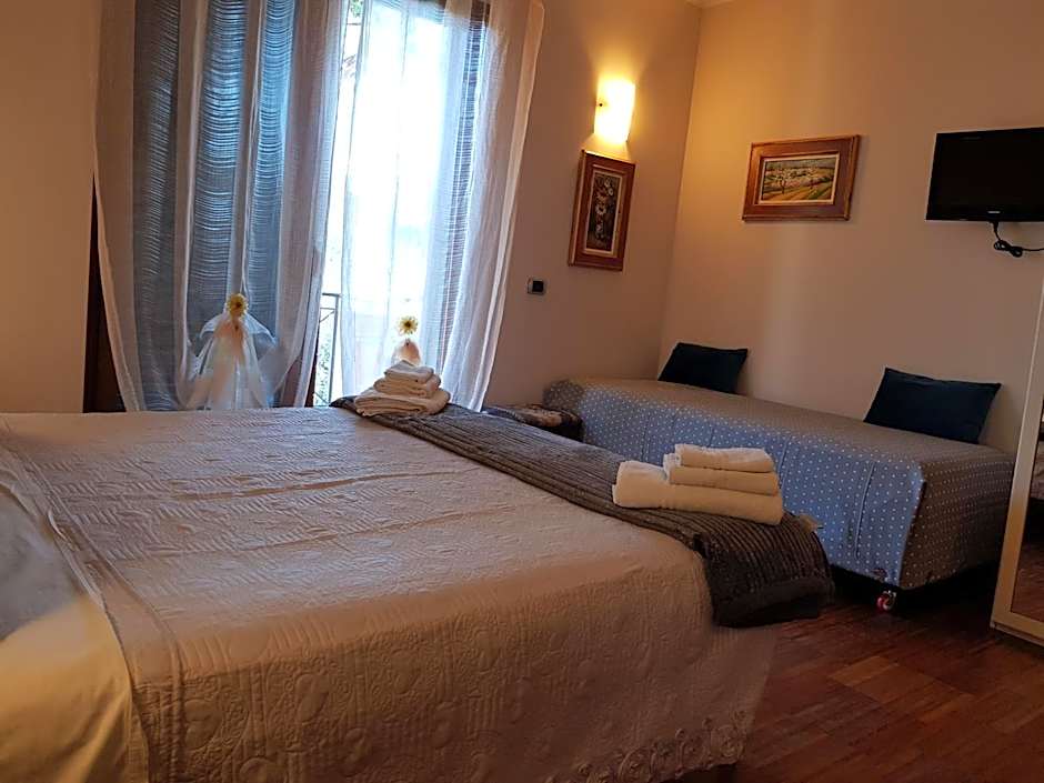 Aurelia Garden Gold B&B