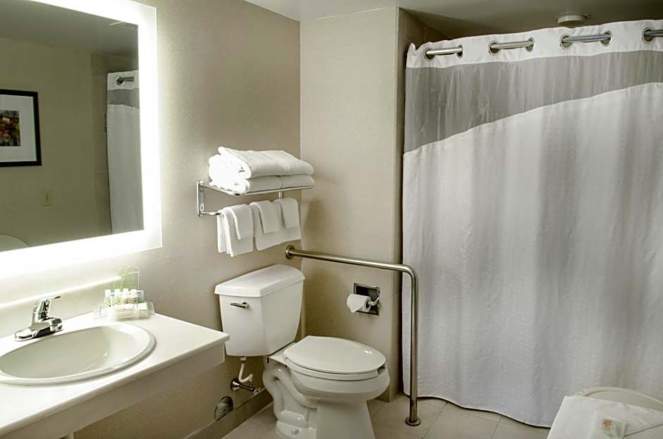 Holiday Inn Fargo By IHG