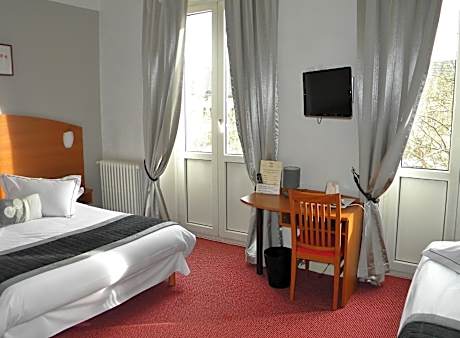 Triple Room with 3 Single Beds