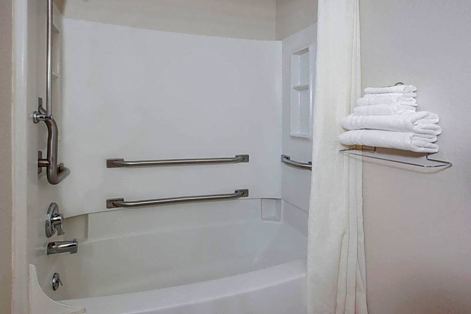 Super 8 by Wyndham Houghton Lake