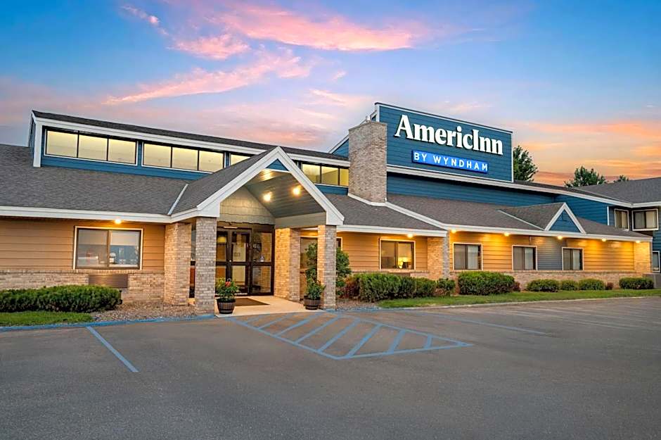 AmericInn by Wyndham Fergus Falls - Conference Center