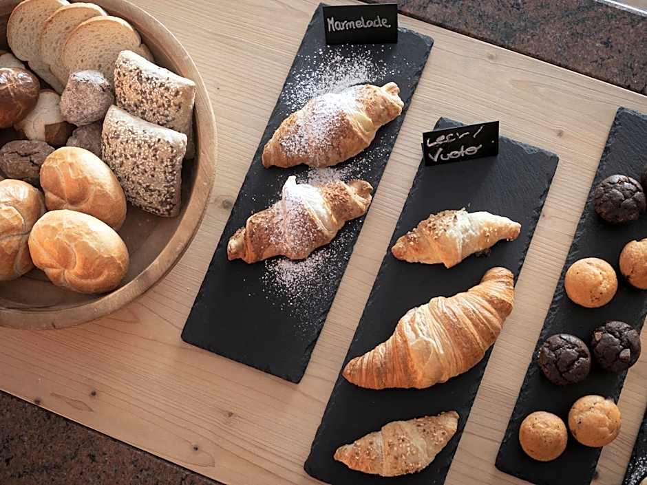 Aparthotel Familiaris - Family Apartments - Pools & Spa in Dolomites