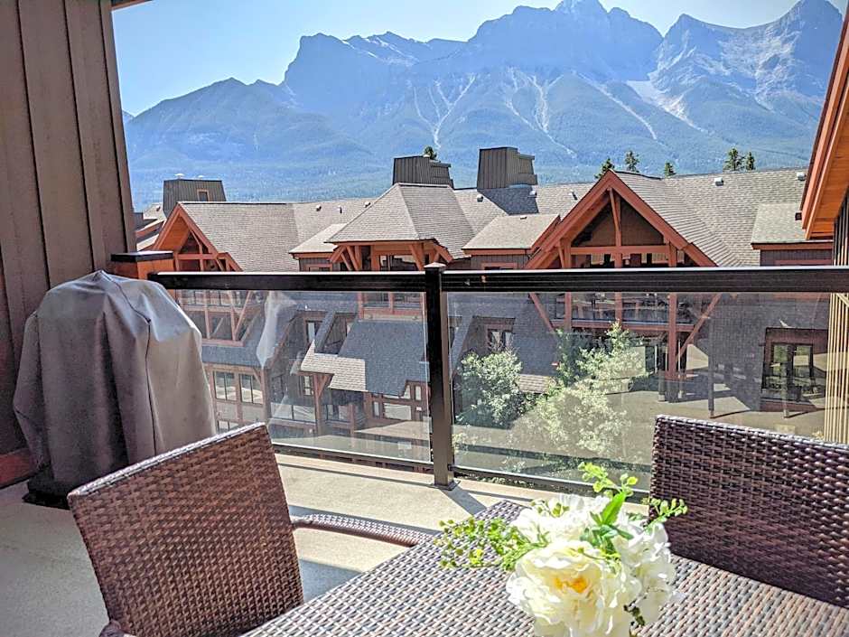 Spectacular Penthouse With Amazing Views, Indoor Pool and Hot tub