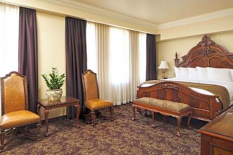 Governor, 1 Bedroom Suite, 1 King, Sofa Bed, Corner Room, Top Floor, Fireplace