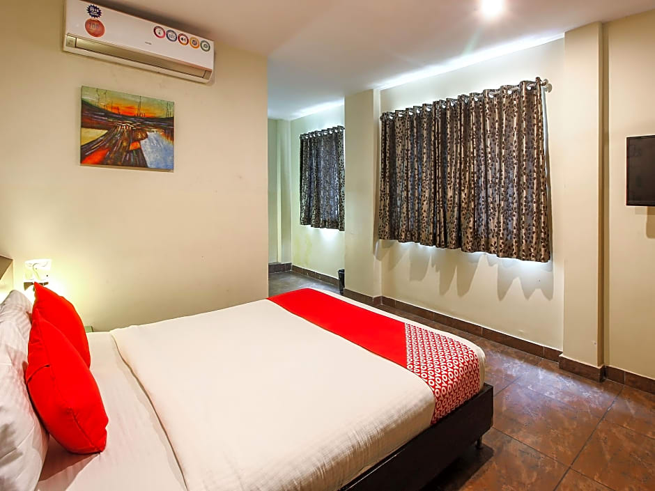 Capital O 18592 M Hotel