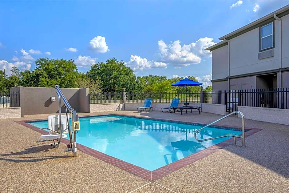 Best Western Limestone Inn & Suites