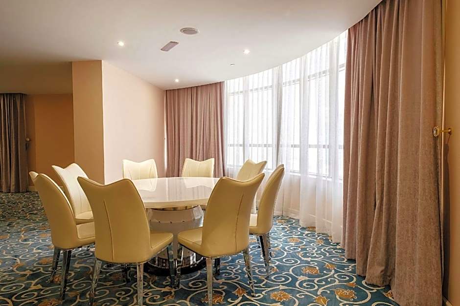 Crystal Plaza Al Majaz Hotel
